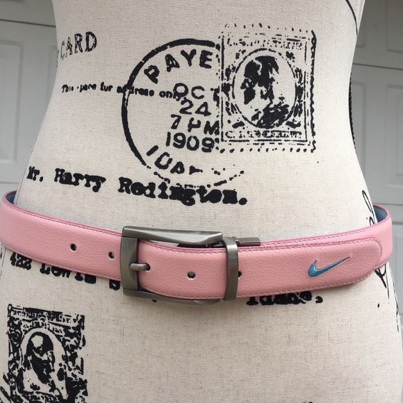 Nike Accessories - EUC Nike reversible belt